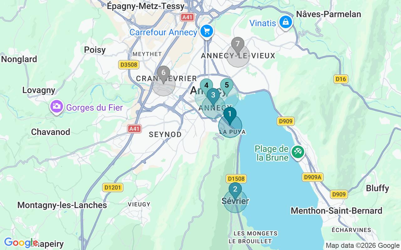 Map of Airbnb guest-review hotspots in Annecy with location premium circles