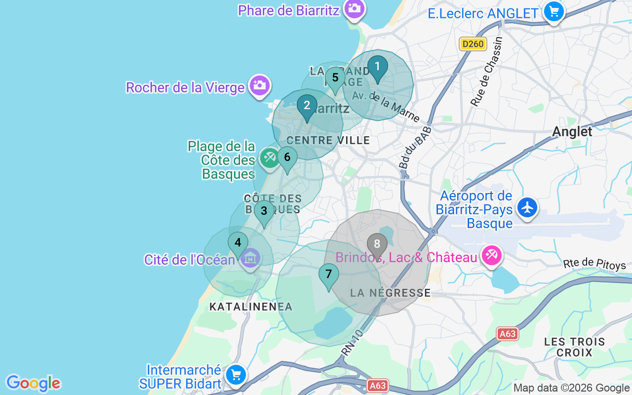 Map of Airbnb guest-review hotspots in Biarritz with location premium circles