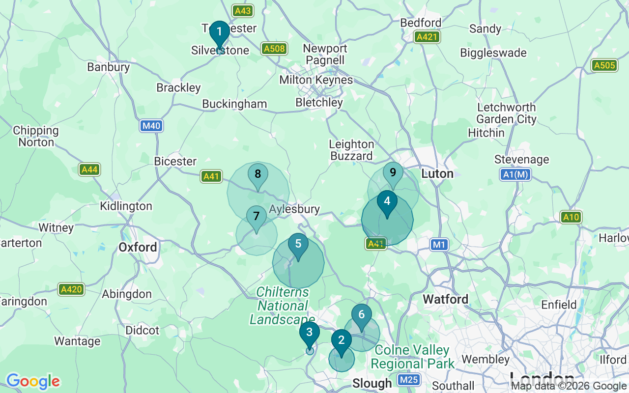 Map of Airbnb guest-review hotspots in Buckinghamshire with location premium circles