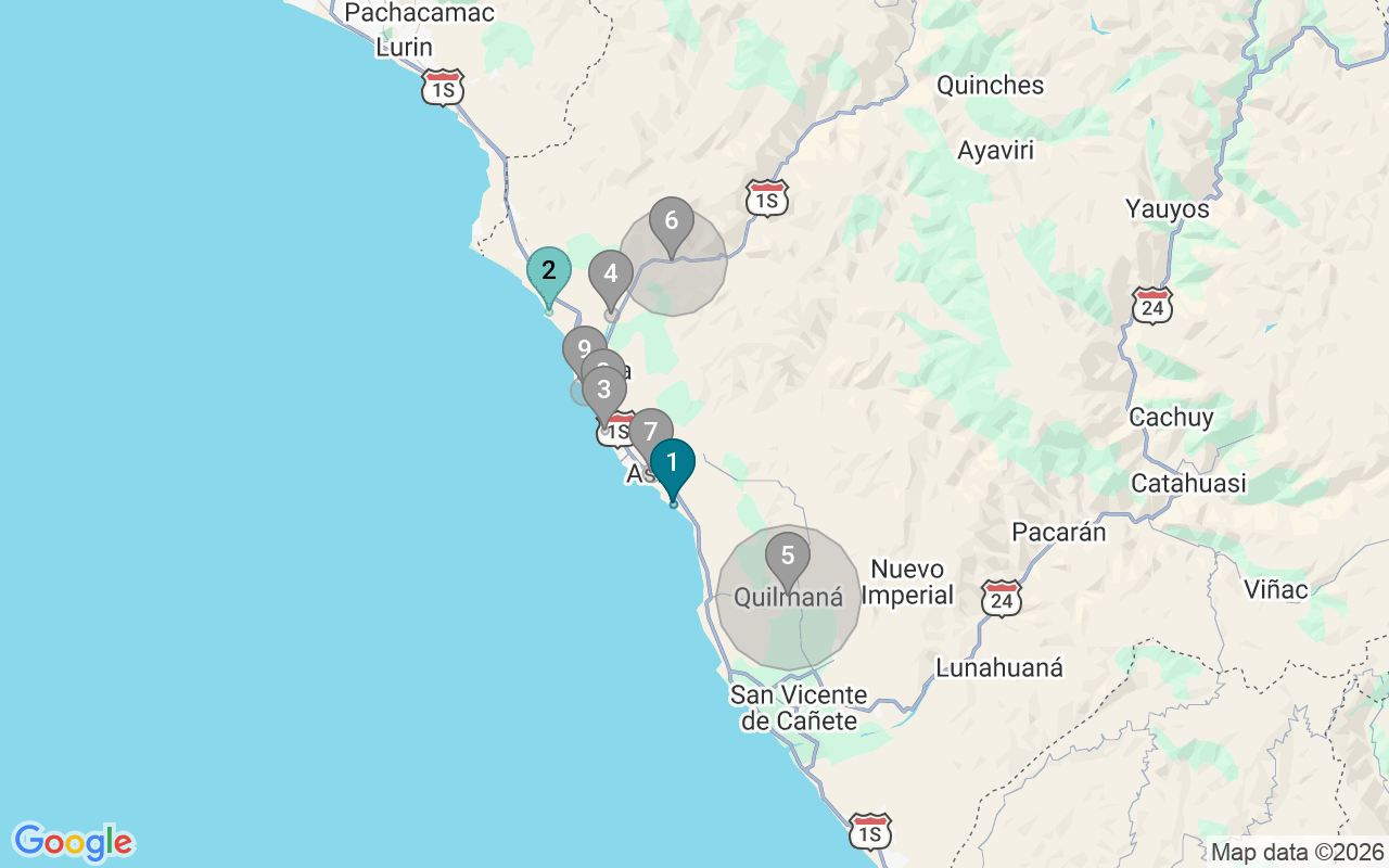 Map of Airbnb guest-review hotspots in Cañete with location premium circles