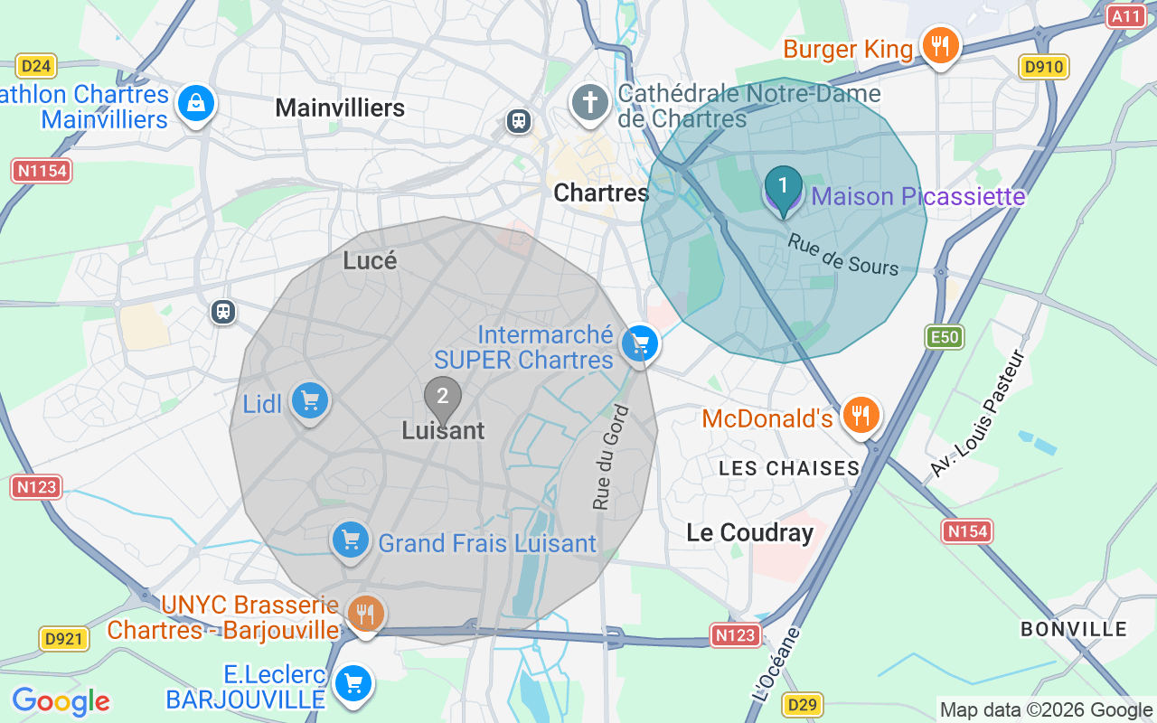Map of Airbnb guest-review hotspots in Chartres with location premium circles