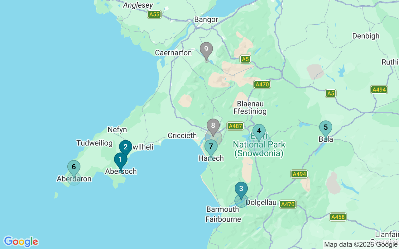 Map of Airbnb guest-review hotspots in Gwynedd with location premium circles