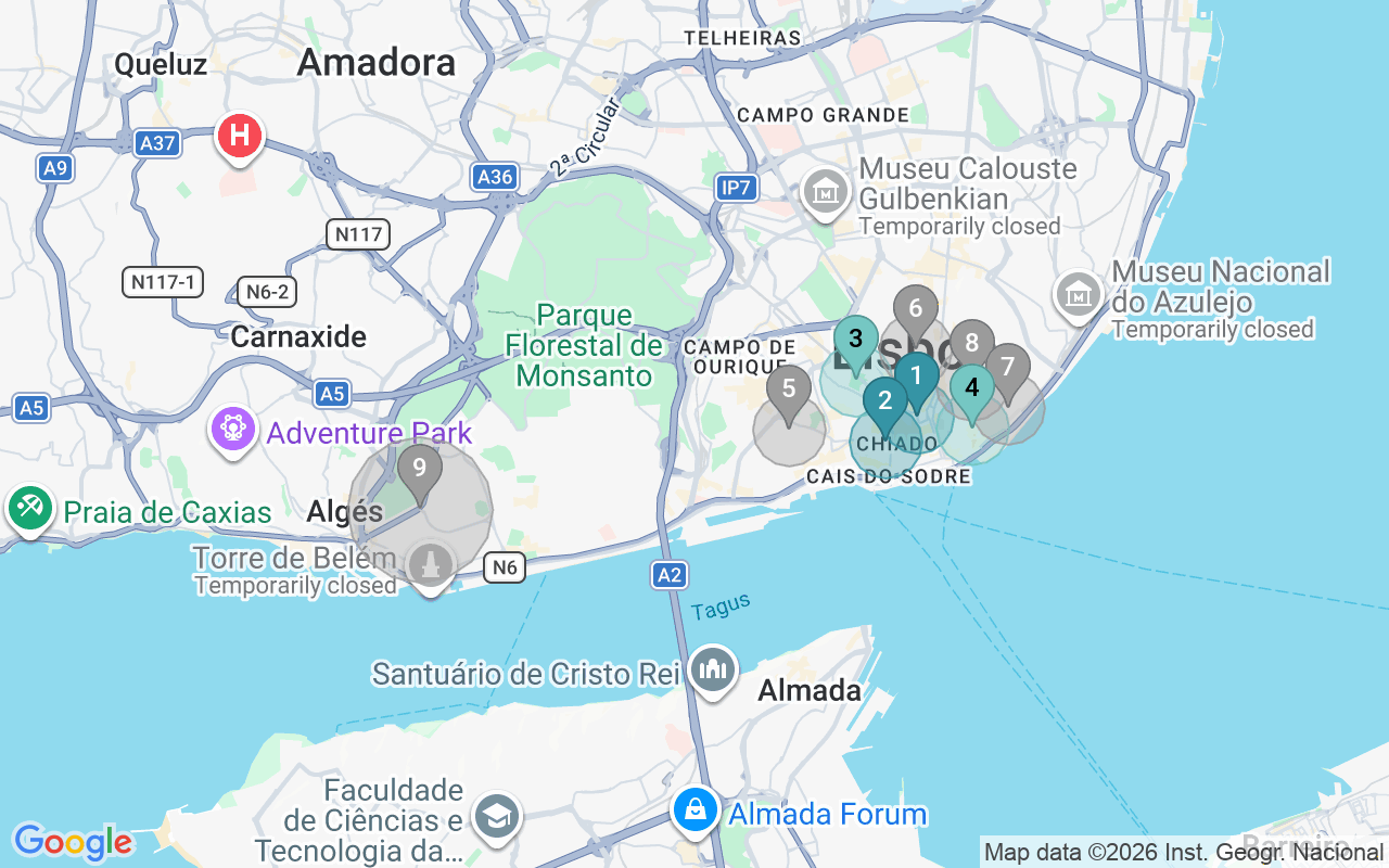 Map of Airbnb guest-review hotspots in Lisbon with location premium circles