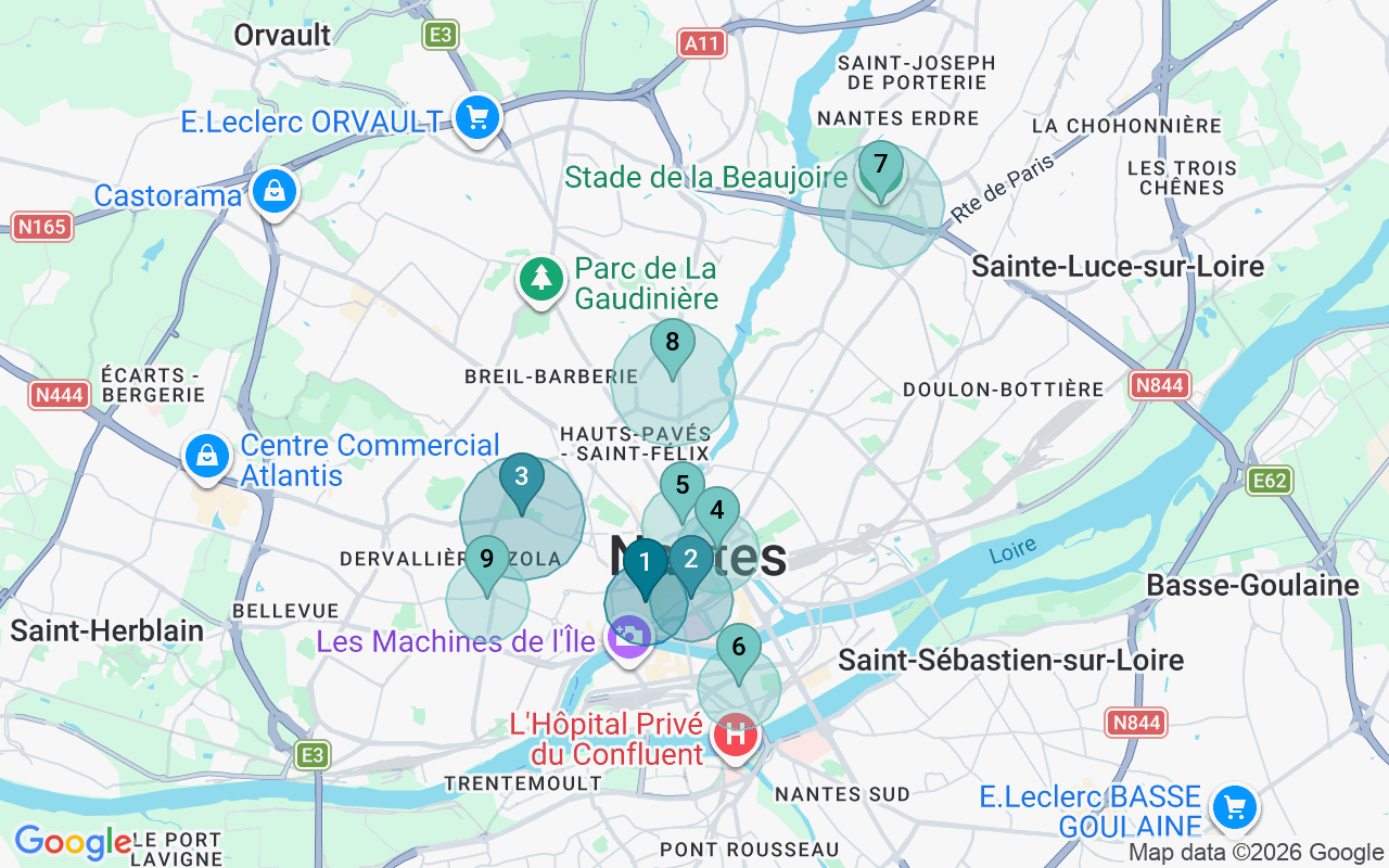 Map of Airbnb guest-review hotspots in Nantes with location premium circles