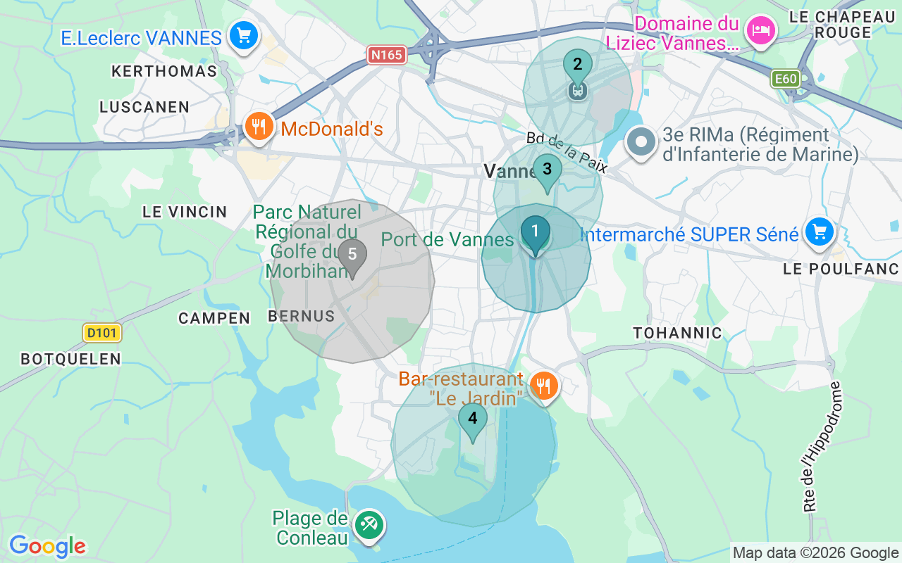 Map of Airbnb guest-review hotspots in Vannes with location premium circles